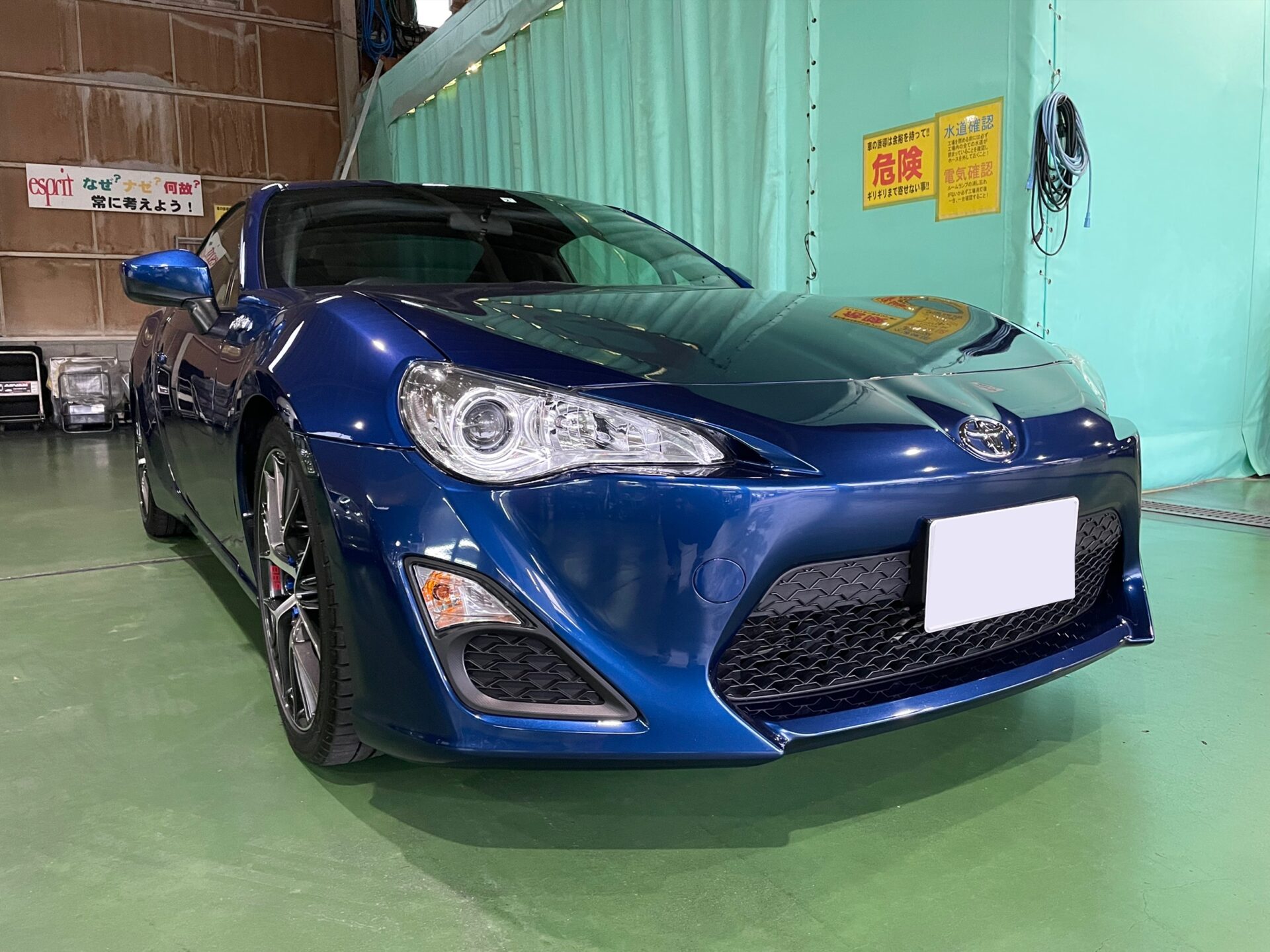 トヨタ・86】熟練の技術でキレイに再生!!アルミホイールガリ傷リペア 