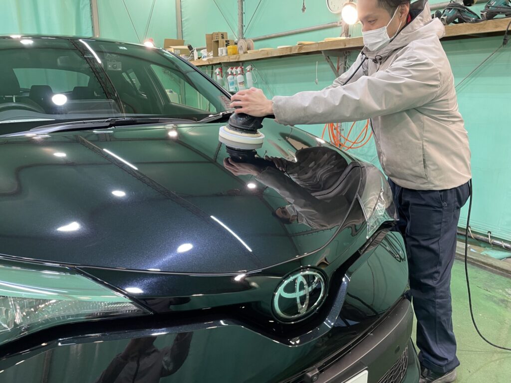 神戸・大阪ガラスコーティング専門店エスプリジャパントヨタ・C-HRにガラスコーティングメンテナンス施工致しました。
