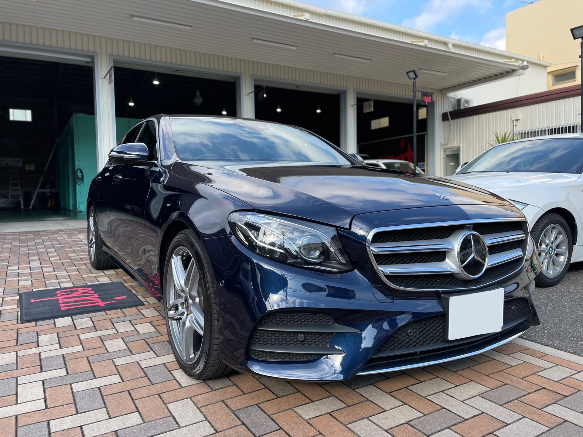 メルセデスベンツ・E220d】リアバンパー塗装修理 | 神戸・大阪ガラス 