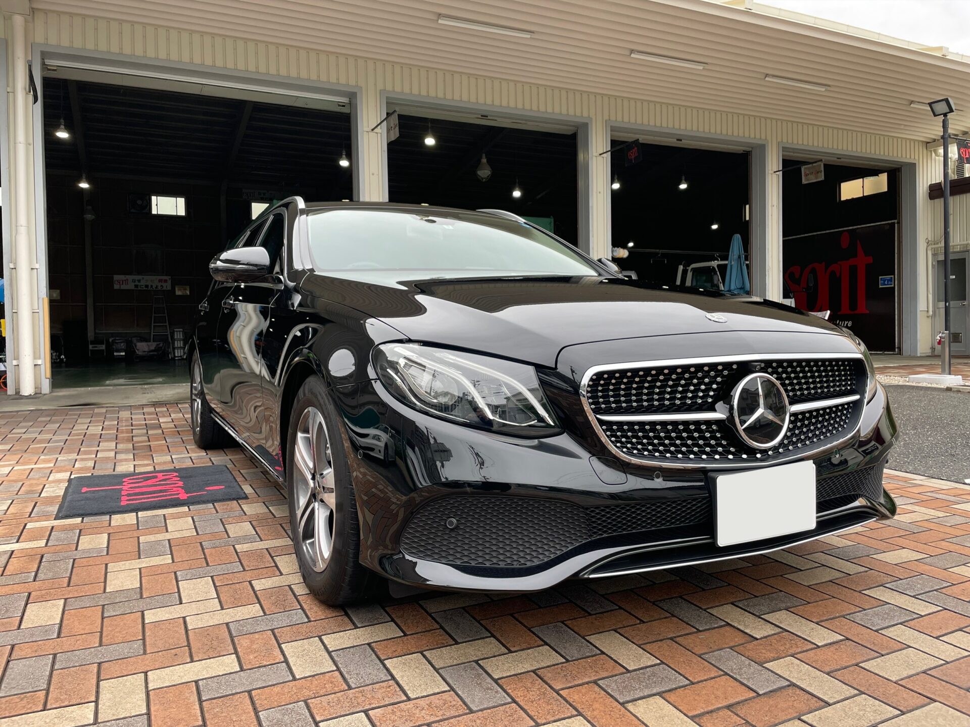 メルセデスベンツ・E220dステーションワゴン】espritオリジナル2層 