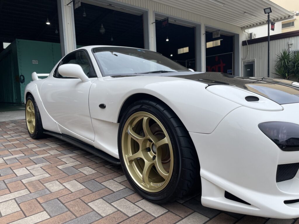 神戸・大阪ガラスコーティング専門店エスプリジャパンRX-７にガラスコーティング施工致しました。