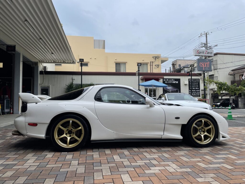 神戸・大阪ガラスコーティング専門店エスプリジャパンRX-７にガラスコーティング施工致しました。