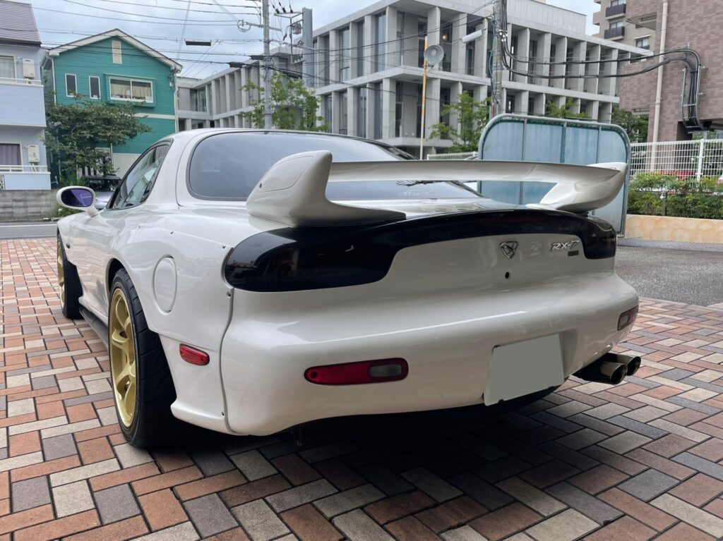 神戸・大阪ガラスコーティング専門店エスプリジャパンRX-７にガラスコーティング施工致しました。