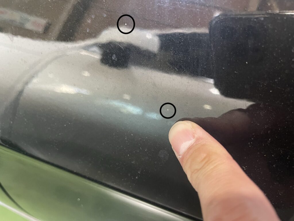 車へのペンキ・鉄粉の付着被害・ボディートラブルの事ならお任せ下さい。