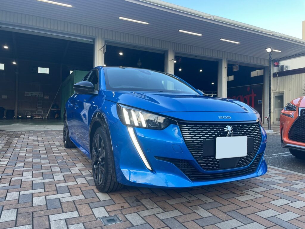 神戸・大阪ガラスコーティング専門店エスプリジャンPEUGEOT２０８GTにガラスコーティング施工致しました。