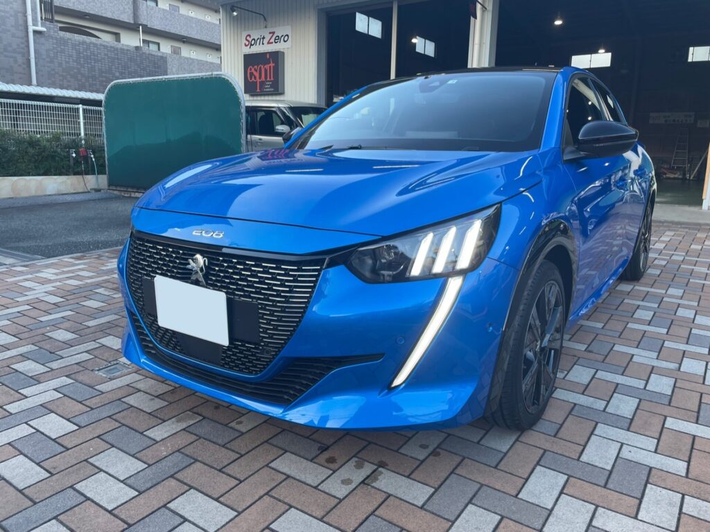 神戸・大阪ガラスコーティング専門店エスプリジャンPEUGEOT２０８GTにガラスコーティング施工致しました。